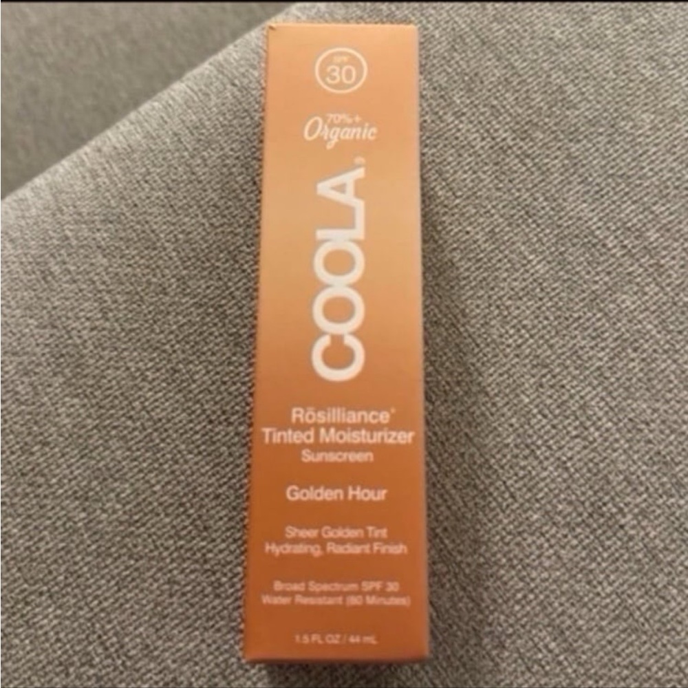 ✨ COOLA Golden Hour Tinted Moisturizer SPF 30